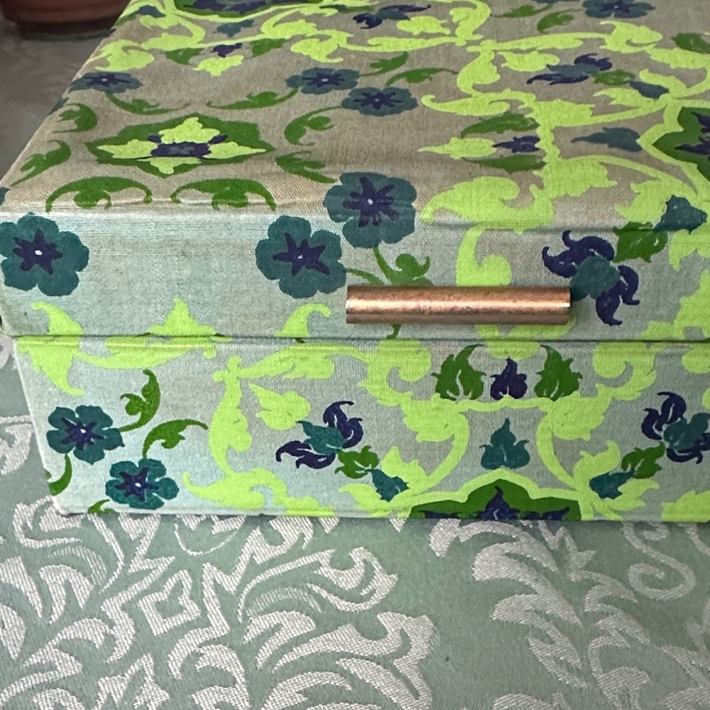 Vintage Floral Patterned jewelry Box - Picture 7 of 12